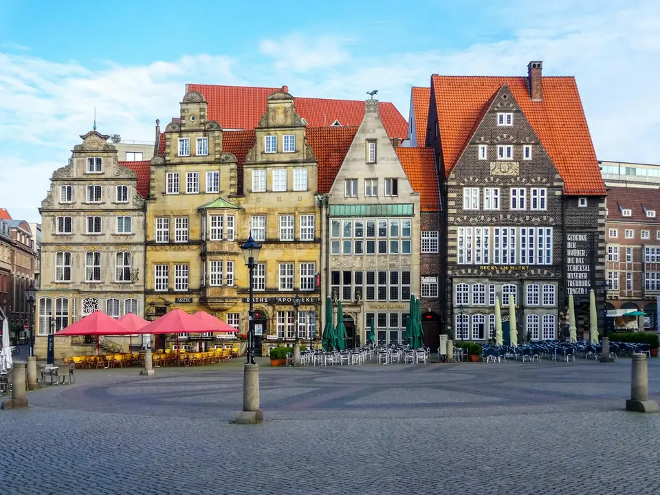 Bremen Bremer Rathaus mit Roland-Statue auf dem Marktplatz — UNESCO-Welterbe der Hansestadt